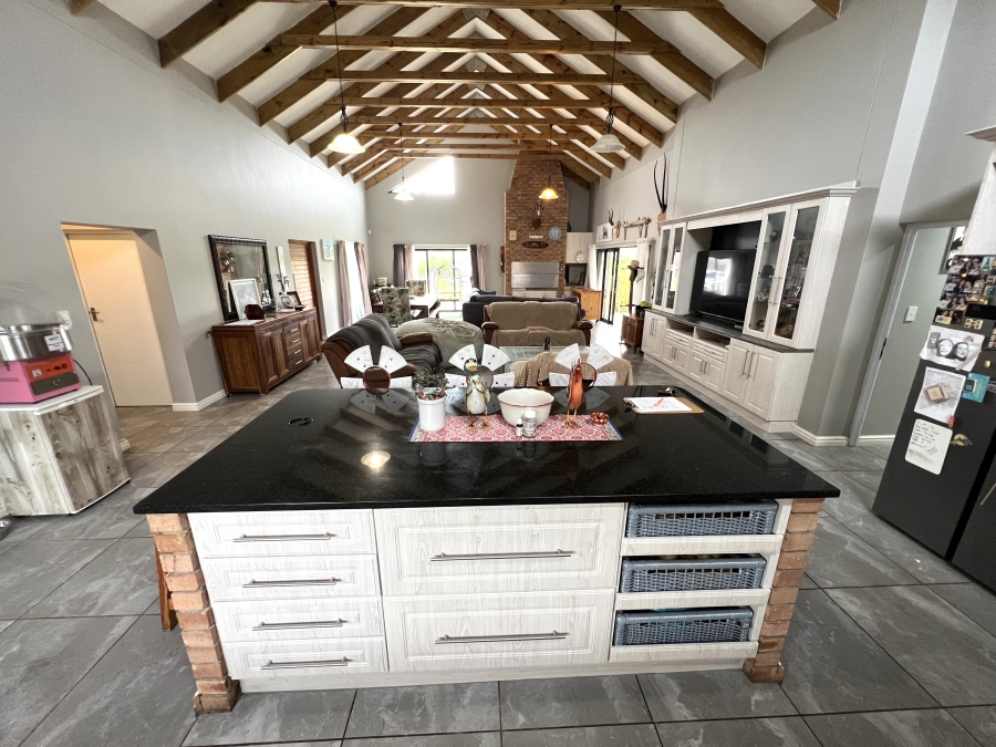 5 Bedroom Property for Sale in Noorsekloof Eastern Cape